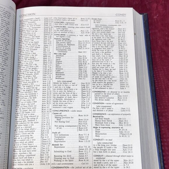 1982 The Guideposts Family Concordance to the Bible Blue Hardcover Catholic - Picture 8 of 14